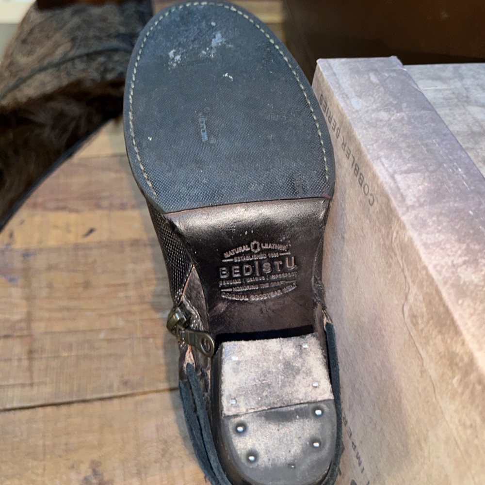 BED|STU Blaire Grafhito Rustic Lace Up Leather Boots with side zipper. - Picture 4 of 8